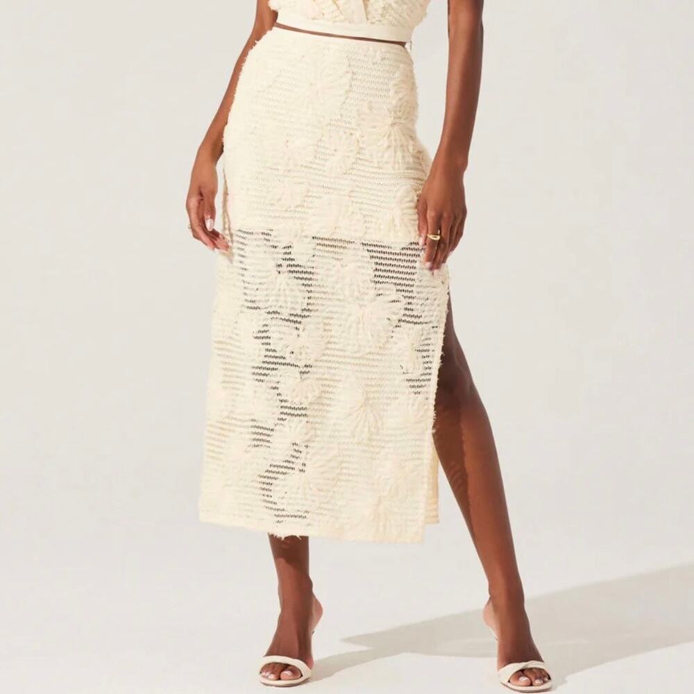 NWT ASTR The Label Cream Sol Textured Floral Sheer Open Knit Midi Skirt Size M